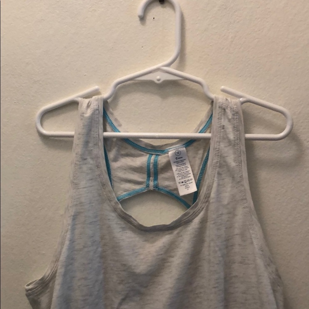 lose fitting tank top